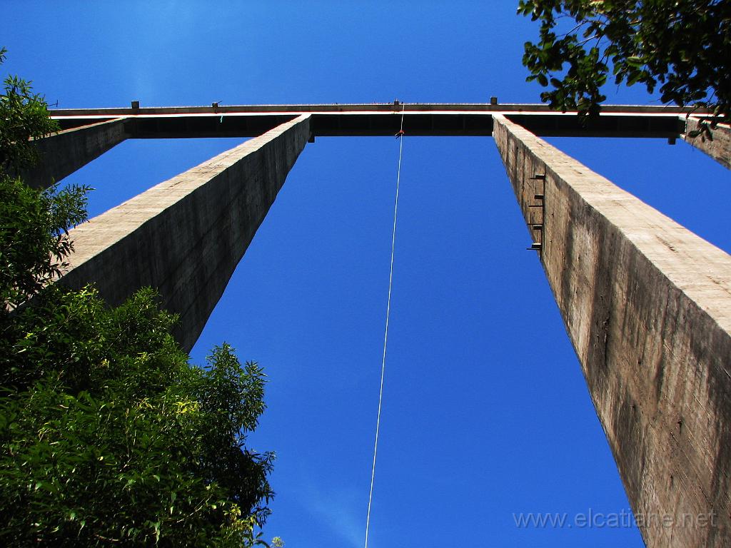 rapel.jpg - A CORAGEM - Eu num rapel de 143 metros.